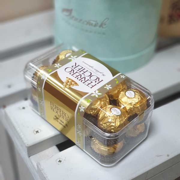 Коробка конфет Ferrero Rocher 200 гр. Коробка конфет Ferrero Rocher 200 гр.