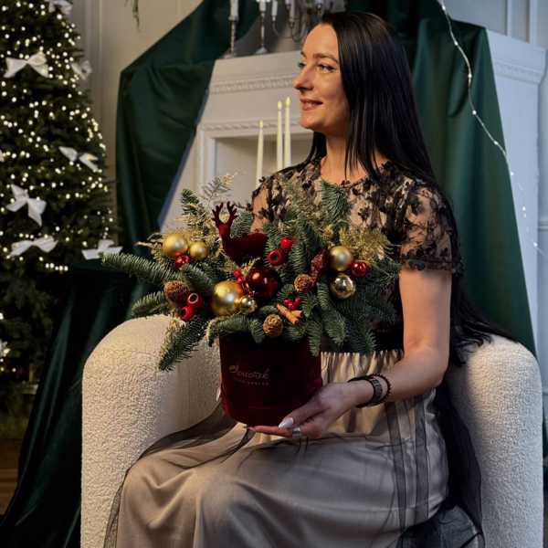 Новогодний цилиндр из нобилиса с бархатным оленем и декором