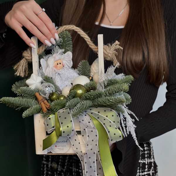 Рождественская композиция с ангелом