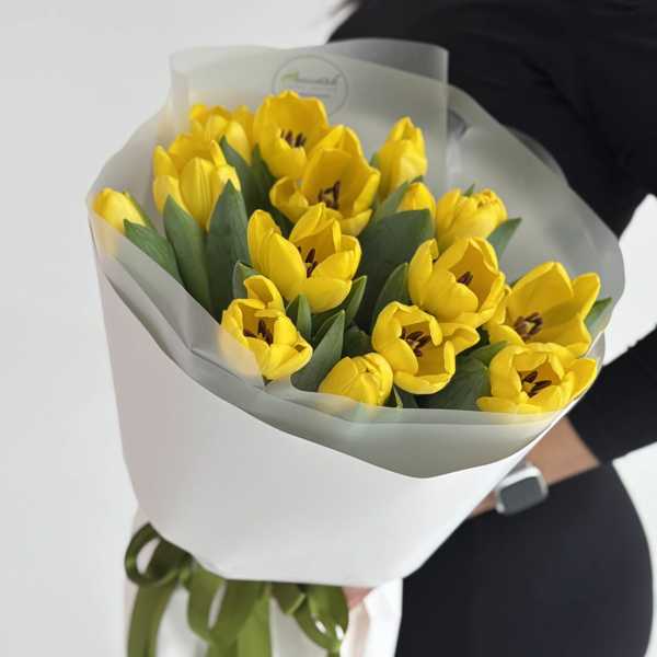 Букет из 15 жёлтых тюльпанов