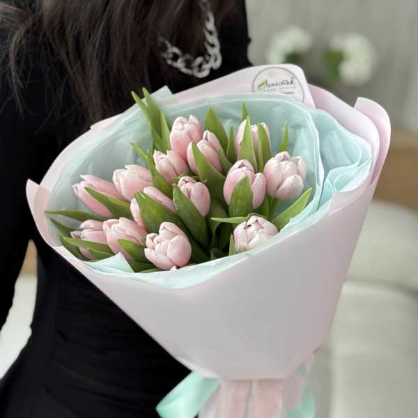 Букет из 15 розовых тюльпанов