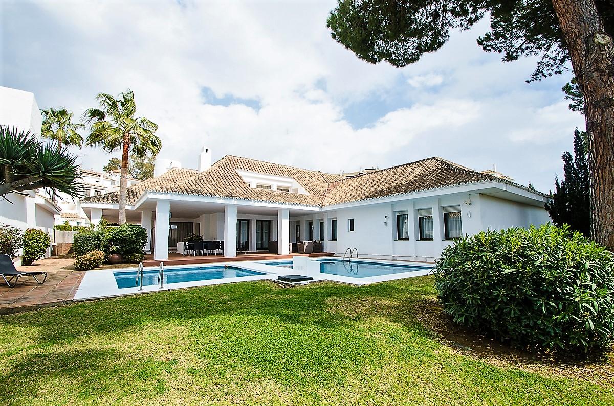 Villa Marina  6 bedrooms, Villa available for Holiday Rental in Puerto Banus, Marbella, Spain