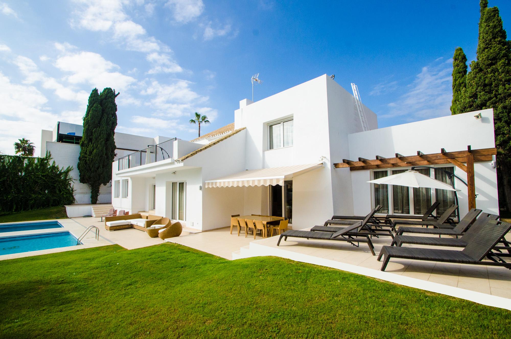 Villas Marina 7 bedrooms, Villa available for Holiday Rental in Puerto Banus, Marbella, Spain