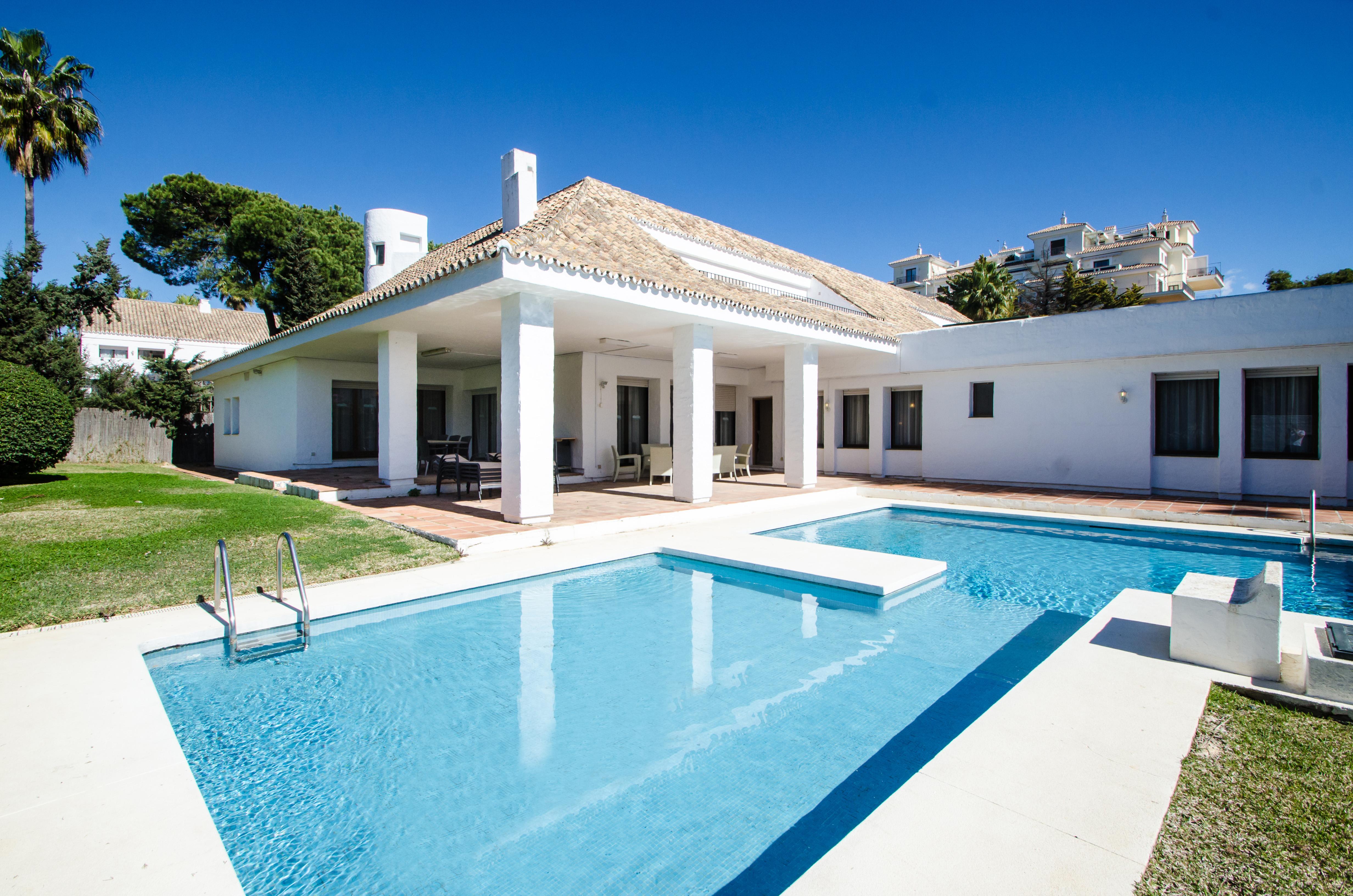 Villa Marina  6 bedrooms, Villa available for Holiday Rental in Puerto Banus, Marbella, Spain