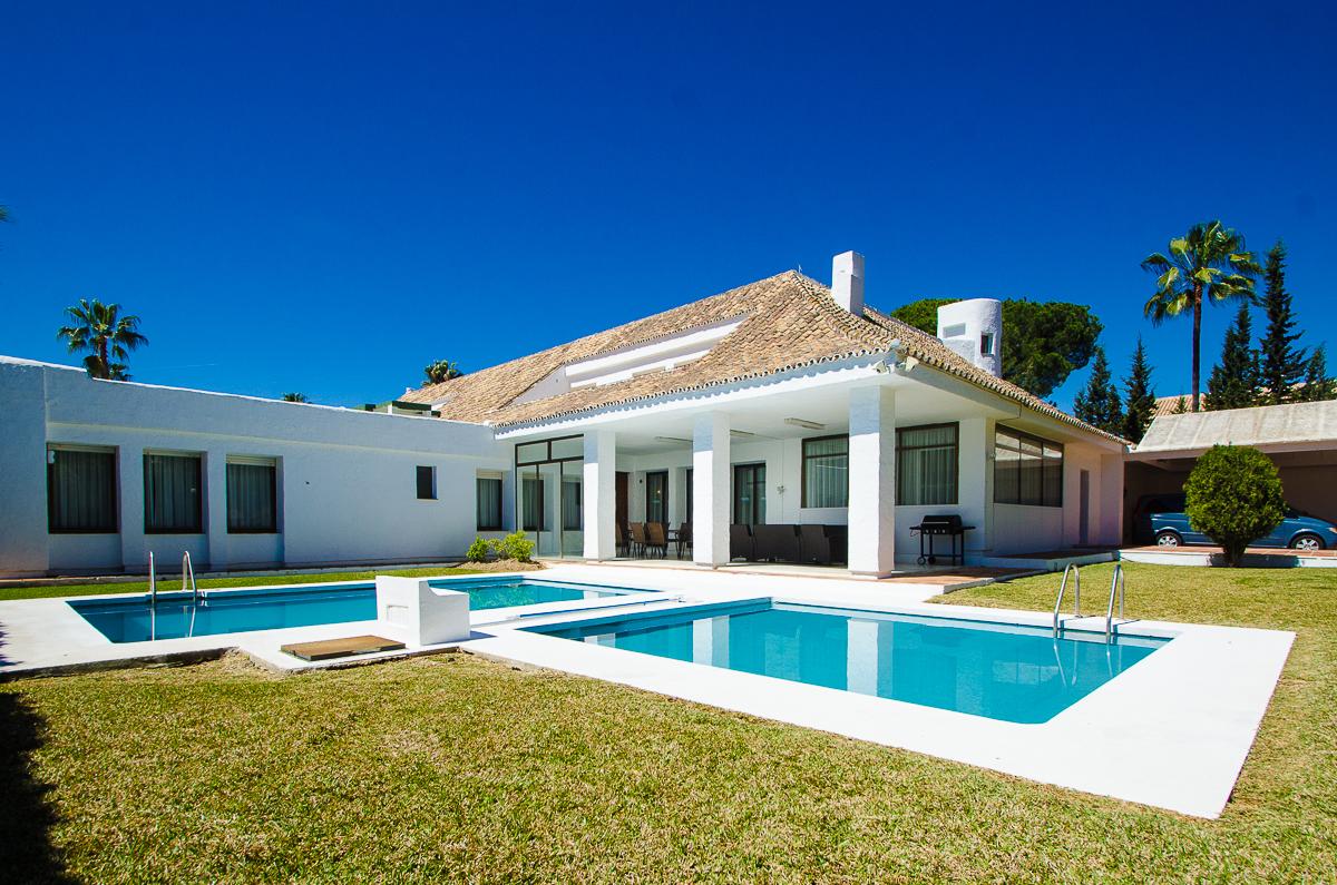 Villa Marina  6 bedrooms, Villa available for Holiday Rental in Puerto Banus, Marbella, Spain