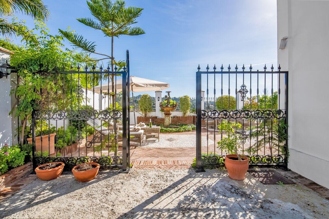 Villa Las Palmeras, Villa available for Holiday Rental in Elviria, Marbella, Spain