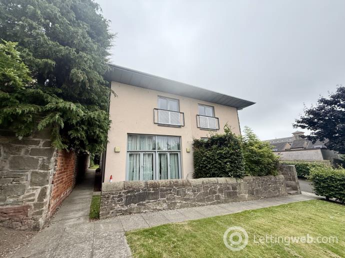 Property to rent in Shepherd's Loan