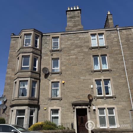 Property to rent in 3/L, 327 Clepington Road, Dundee, DD3 8BB