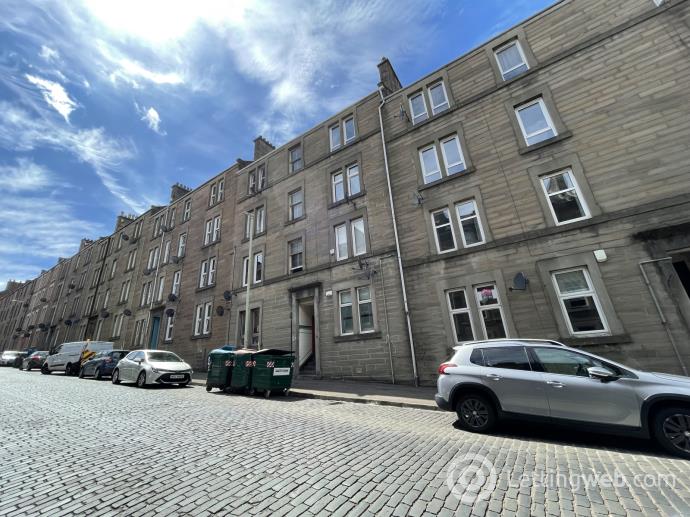 Property to rent in 20 G/R Rosefield Street Dundee, DD1 5PS