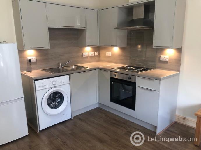 Property to rent in 6 Bellefield Avenue, Dundee, DD1 4NQ (off Roseangle)