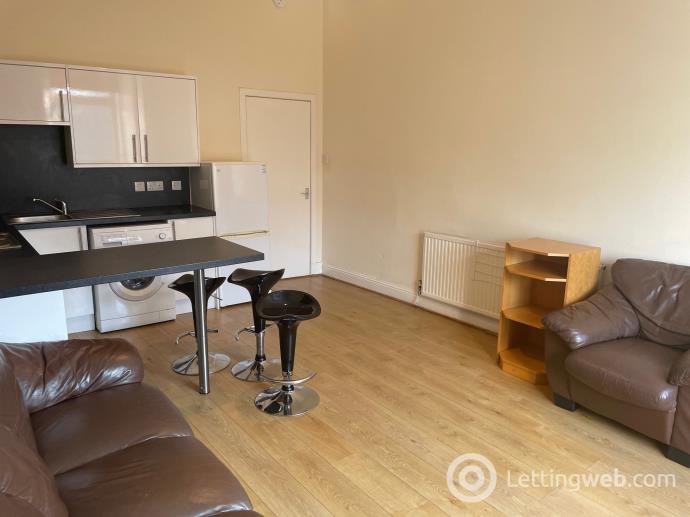 Property to rent in 72 Bell Street (next to Abertay Uni), Dundee (City Centre)