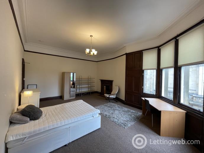 Property to rent in Flat 4, 13 Bank Street, Edinburgh, EH1 2LN