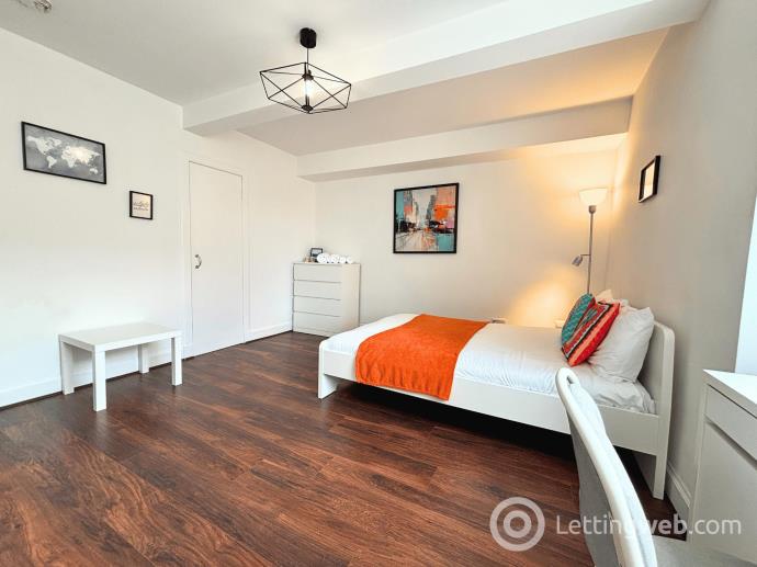 Property to rent in Drummond Street, Edinburgh, EH8