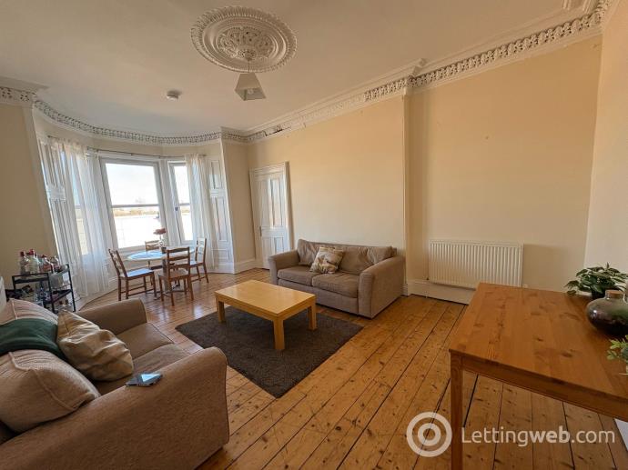 Property to rent in Wallace Street