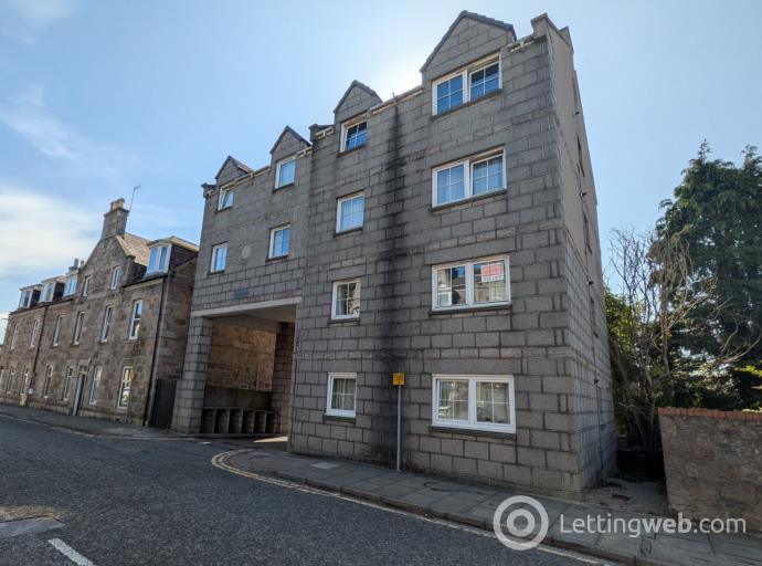Property to rent in Whitehall Mews, Aberdeen, AB25