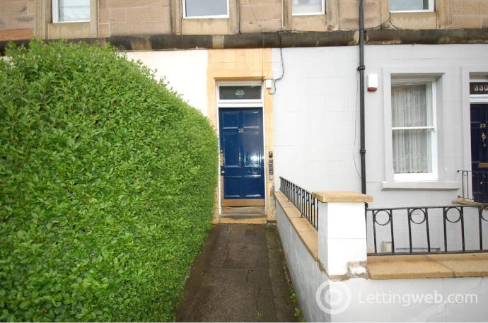 Property to rent in Hillside Street