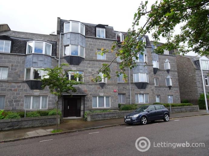 Property to rent in Whitehall Road