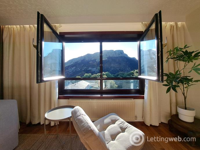 Property to rent in Viewcraig Gardens, Edinburgh, EH8