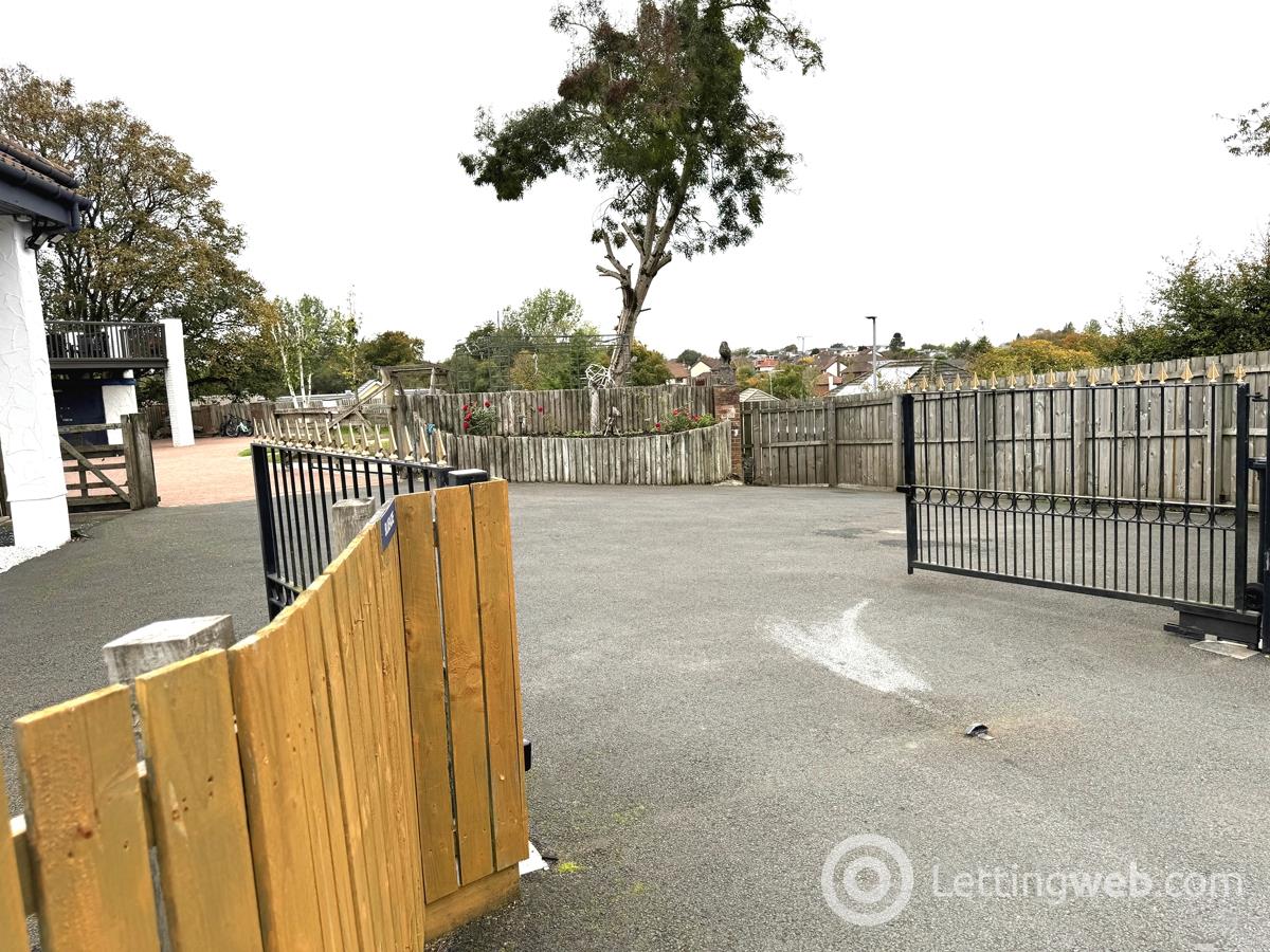 Property to rent in Blueacre 418 Mearns Road Newton Mearns