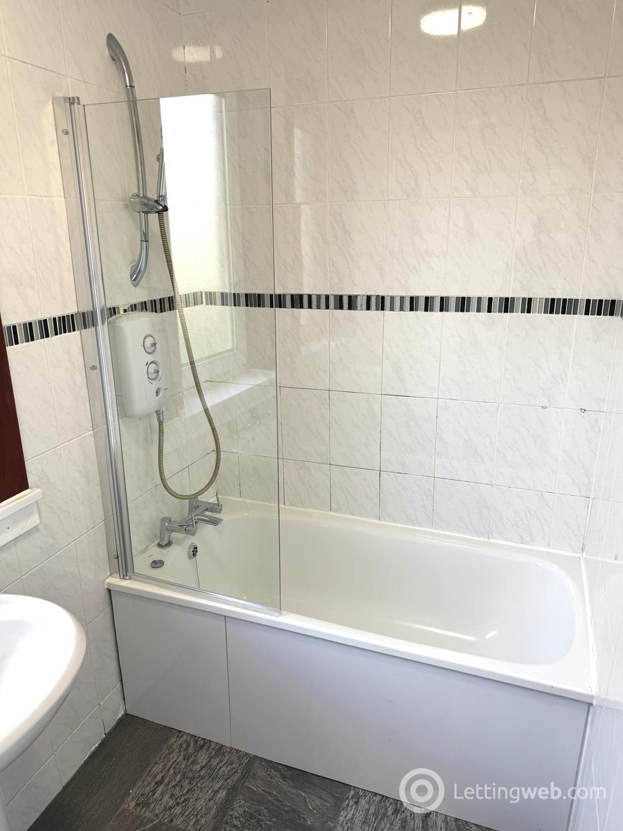 Property to rent in Harefield Drive
