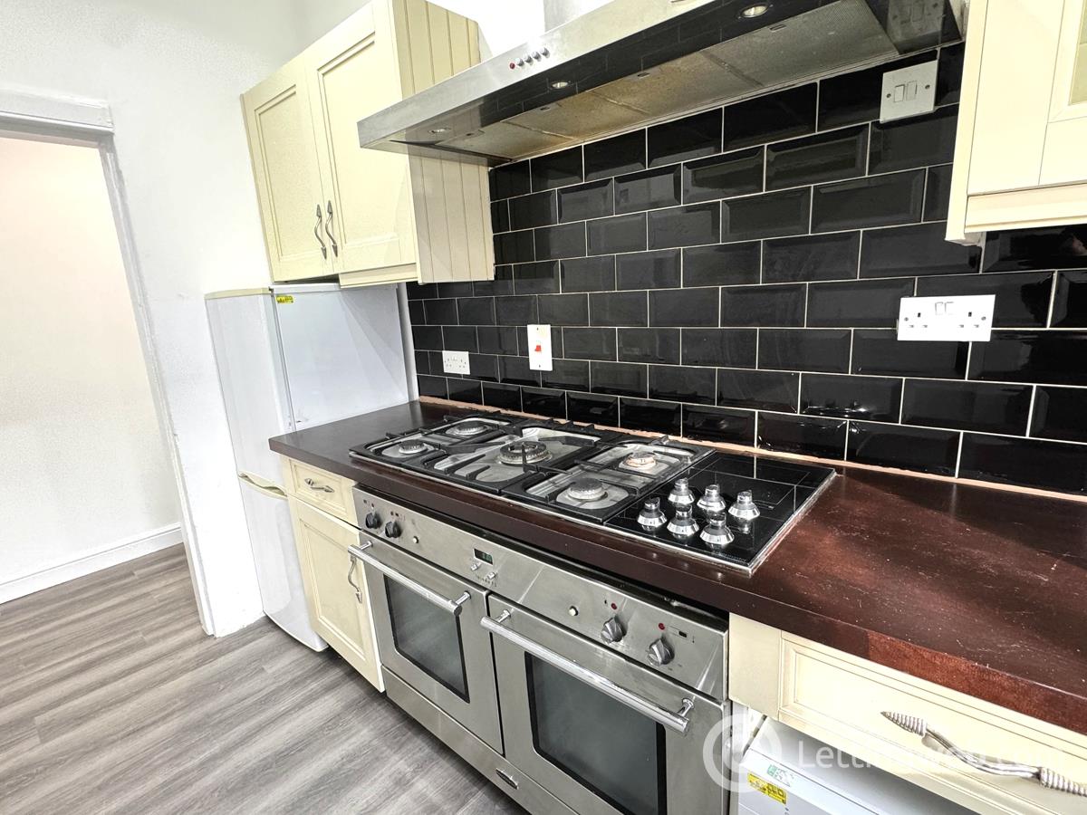 Property to rent in Harefield Drive