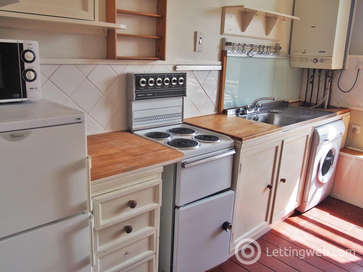 Property to rent in Dixon Avenue