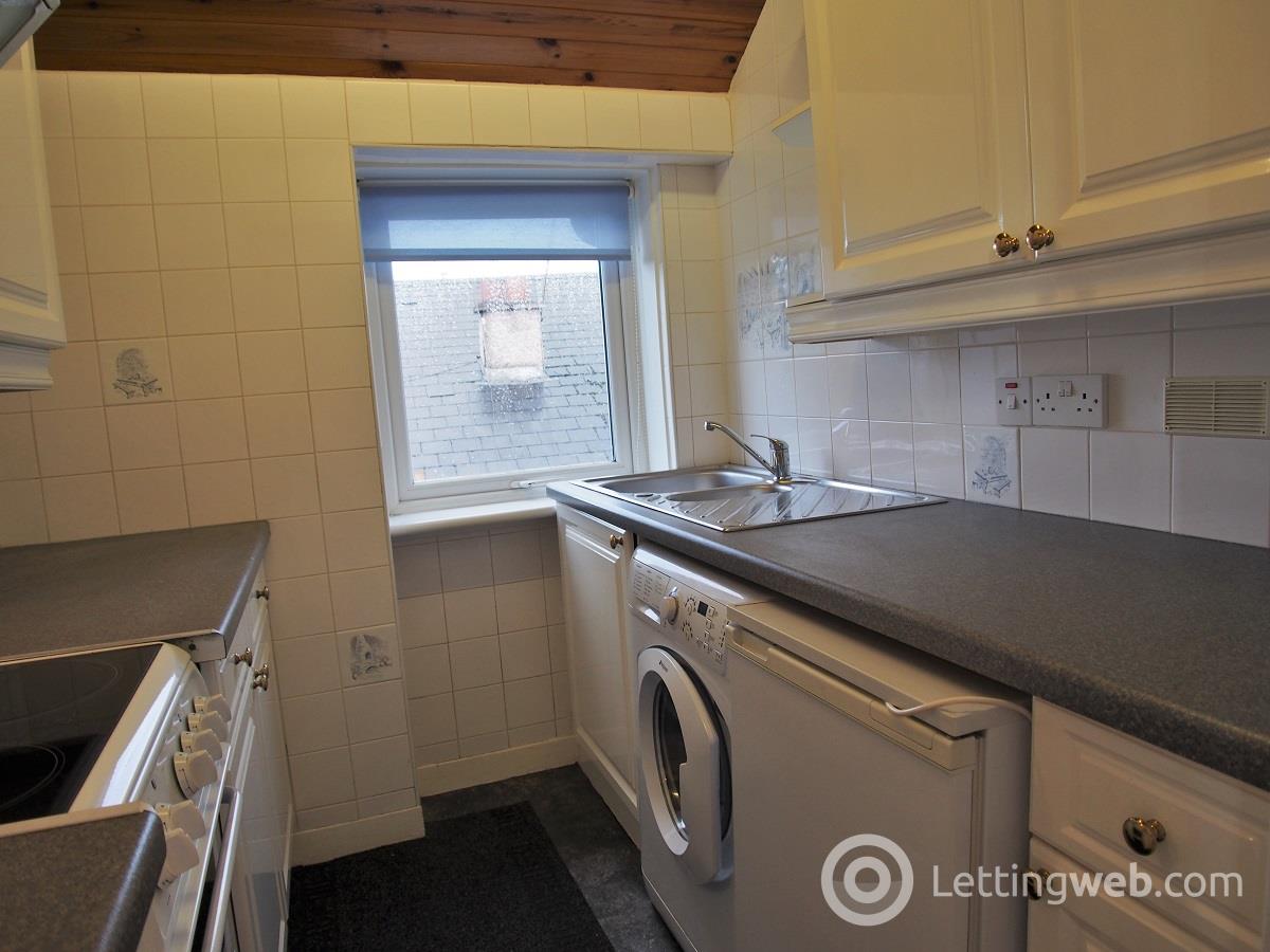 Property to rent in 16 Montford Avenue