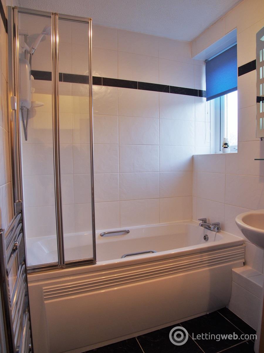 Property to rent in 16 Montford Avenue