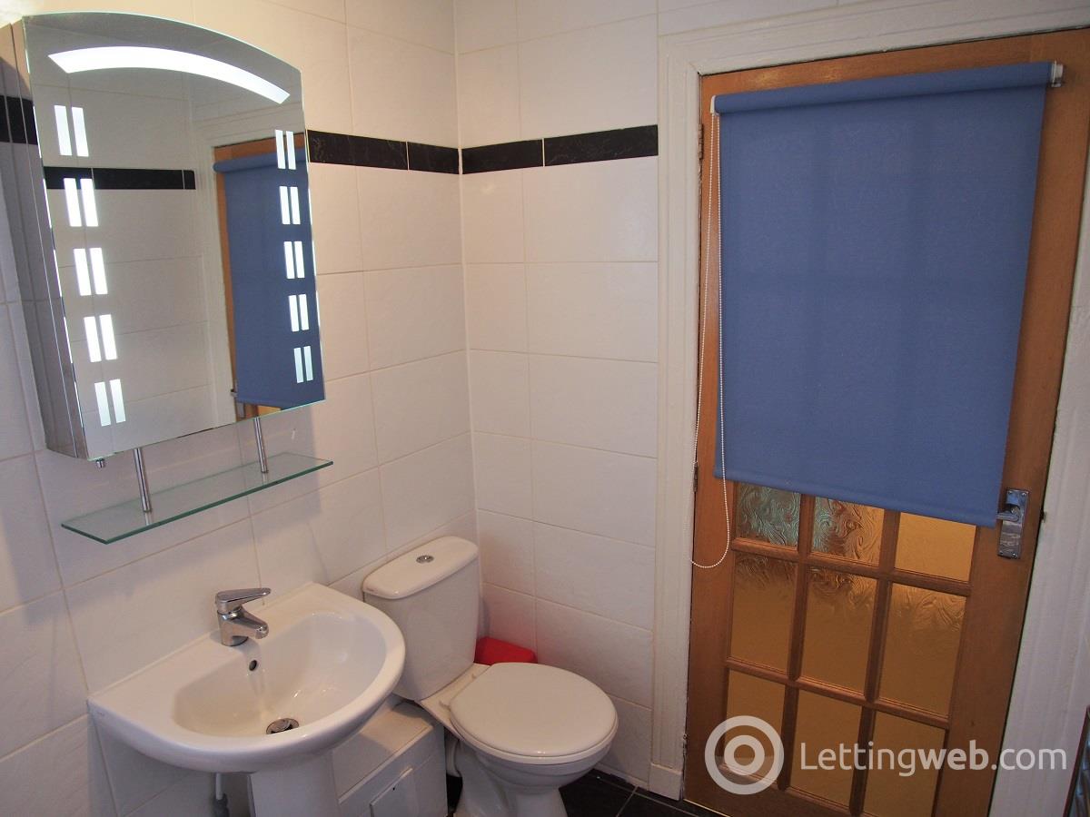 Property to rent in 16 Montford Avenue