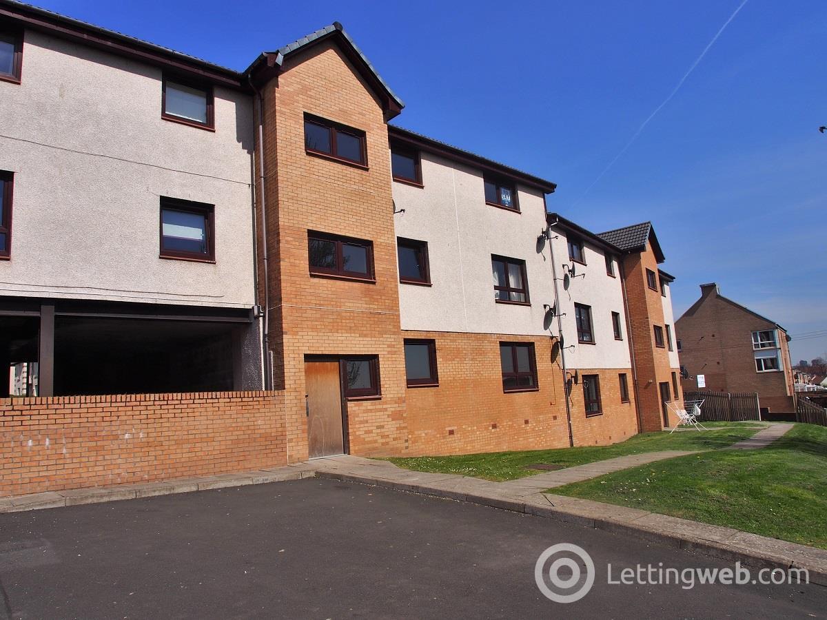 Property to rent in Viewmount Drive