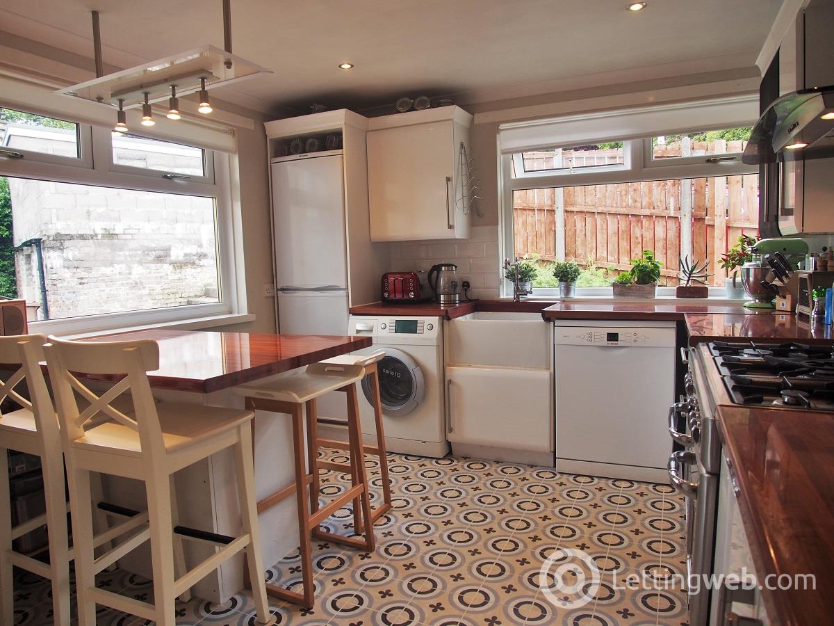 Property to rent in 10 Gateside Road 1-1 Rowallan Barrhead