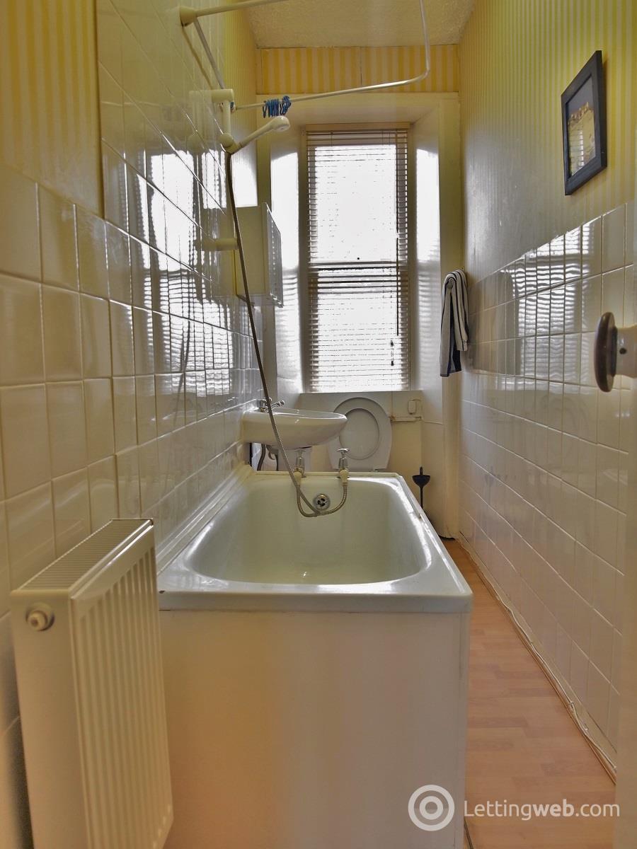 Property to rent in Eastwood Crescent