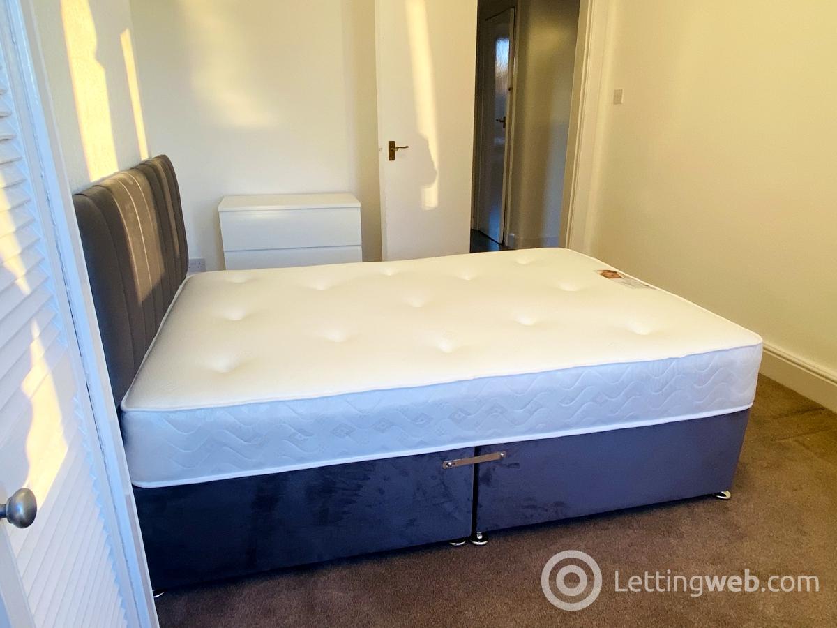 Property to rent in 11 Mannering Road