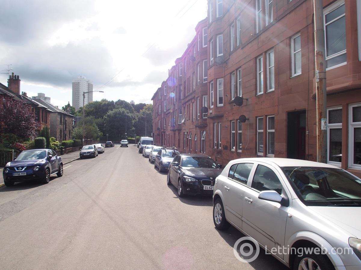 Property to rent in 11 Mannering Road