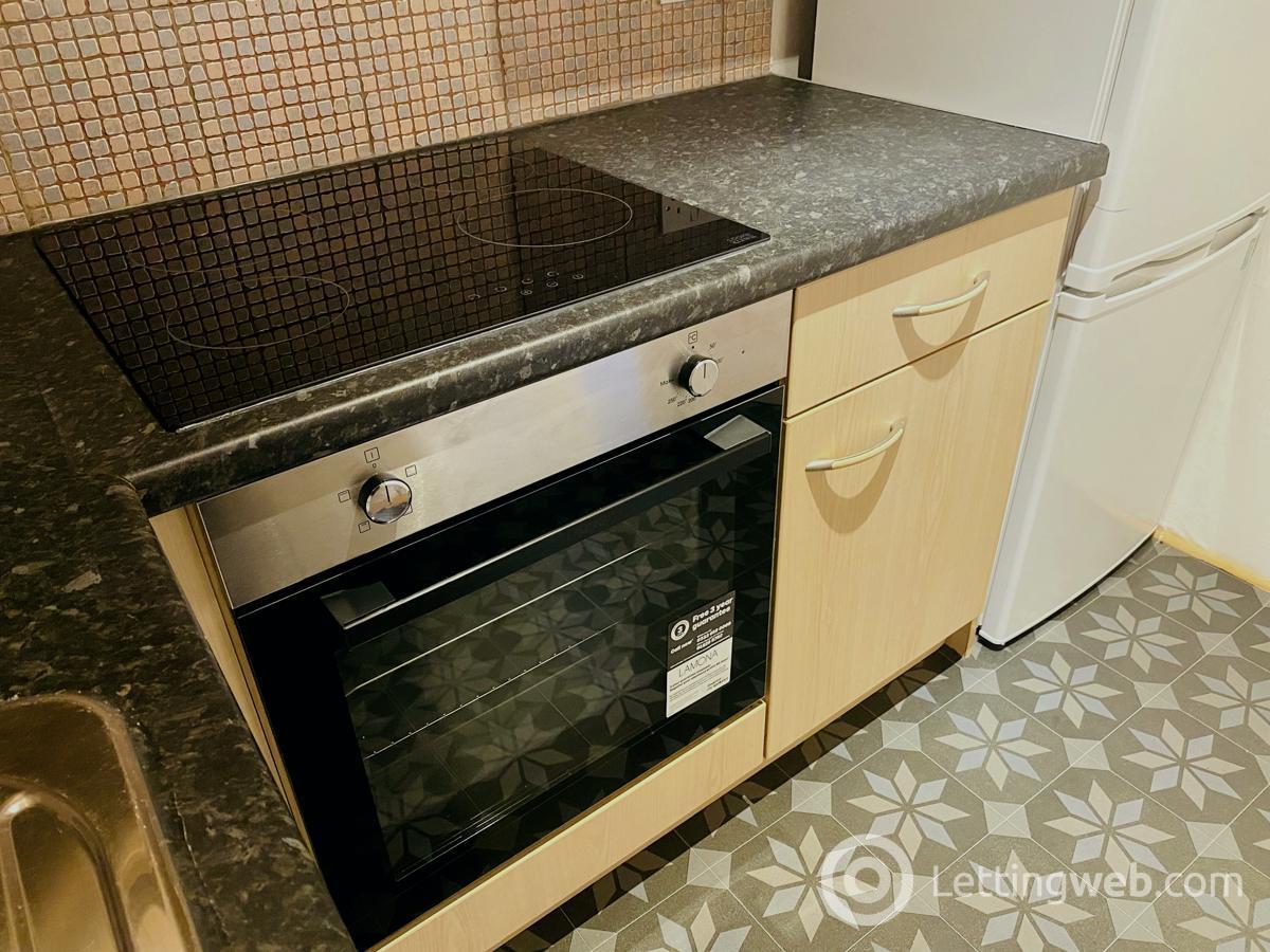 Property to rent in 11 Mannering Road