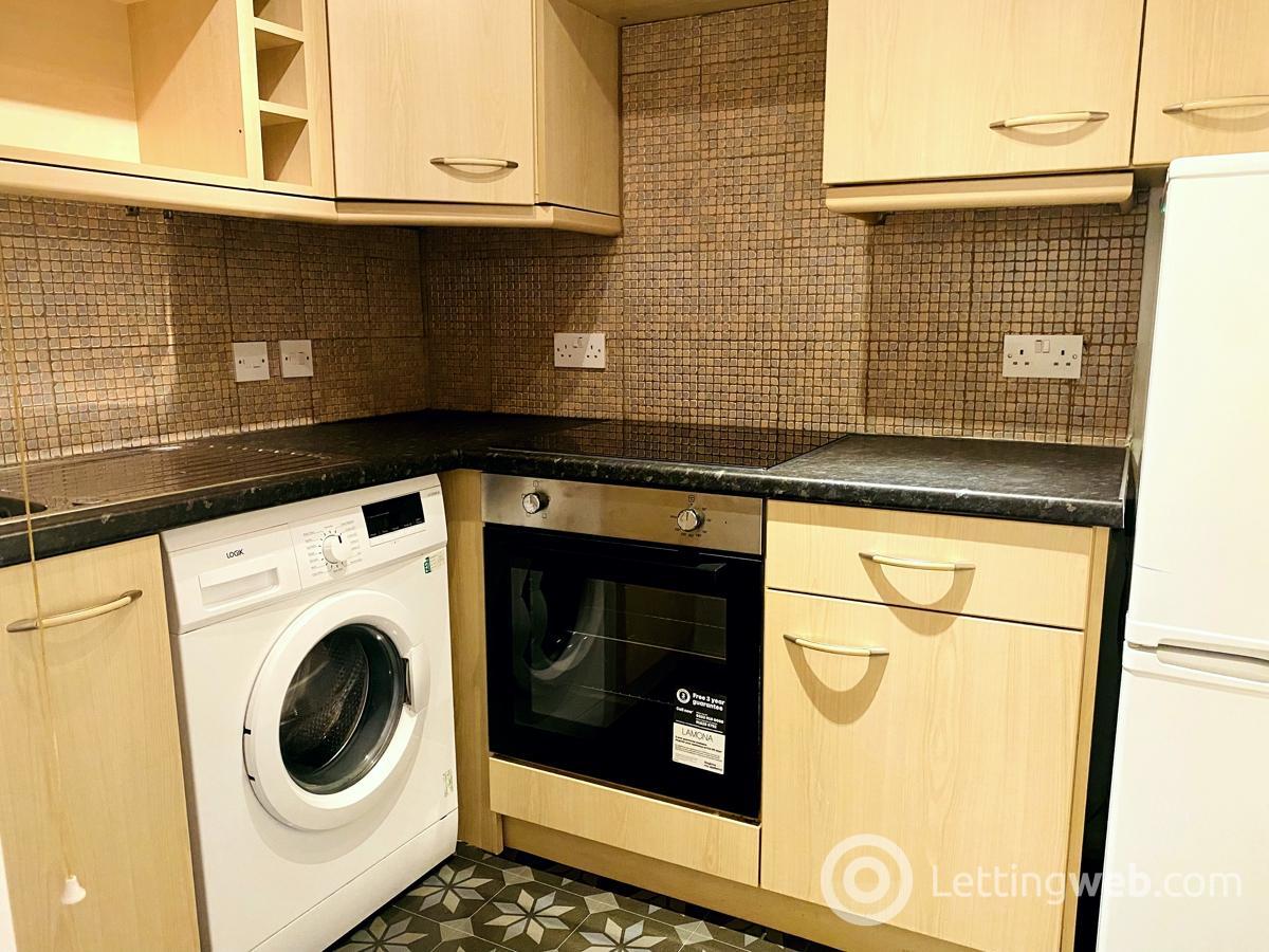 Property to rent in 11 Mannering Road