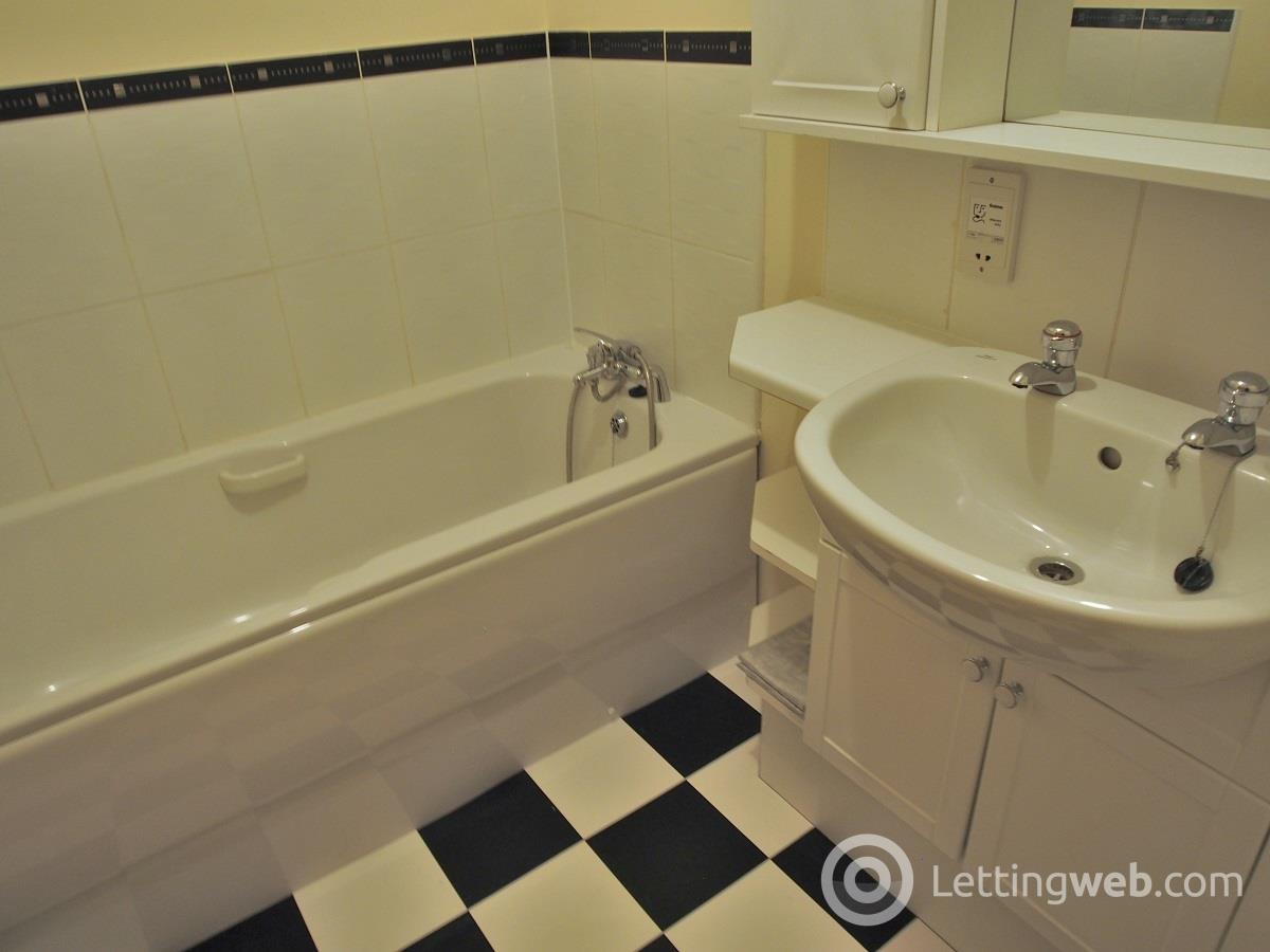 Property to rent in 36 Balvicar Street Queens Park