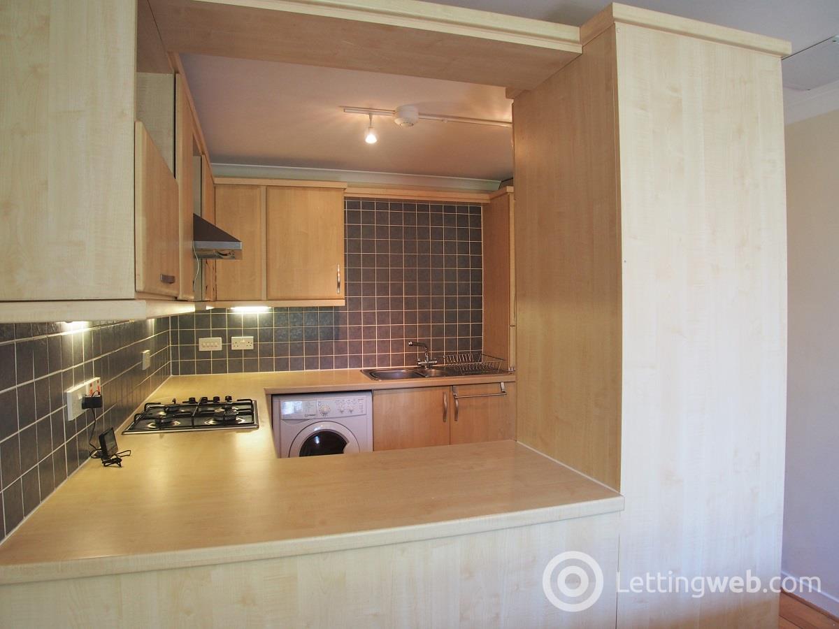 Property to rent in 36 Balvicar Street Queens Park