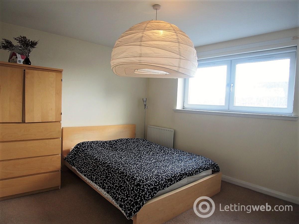 Property to rent in 82 Barrland Street South Side