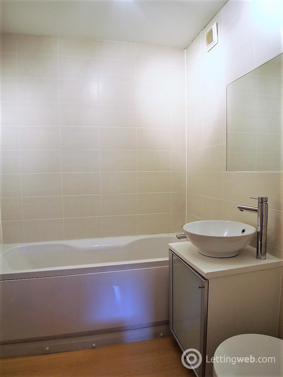 Property to rent in 82 Barrland Street South Side
