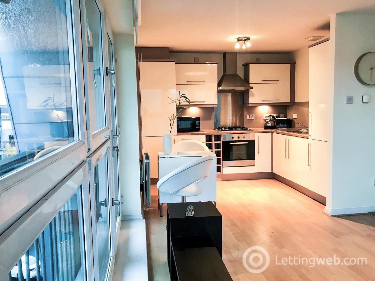 Property to rent in 82 Barrland Street South Side