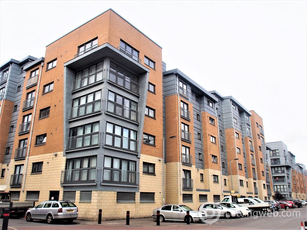 Property to rent in 82 Barrland Street South Side