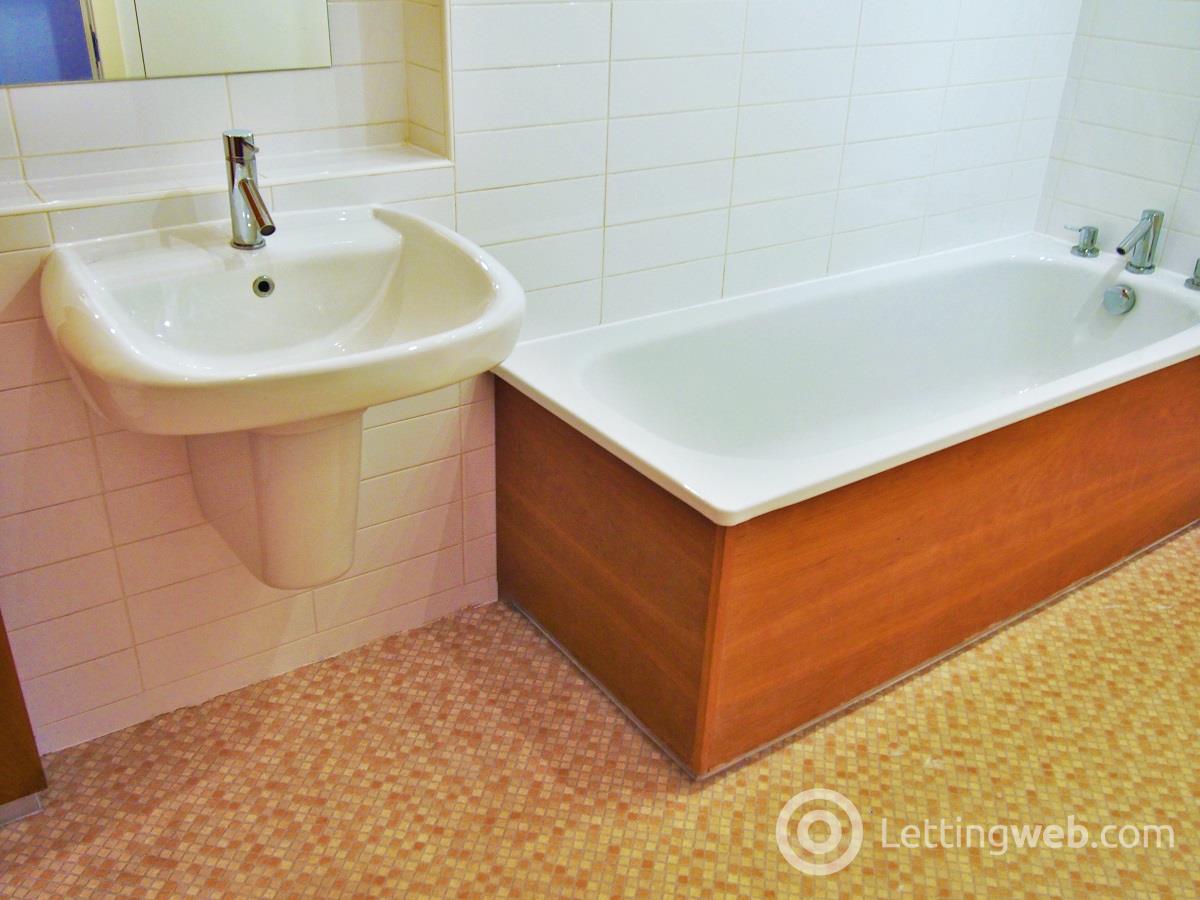 Property to rent in Glasgow Harbour Terrace