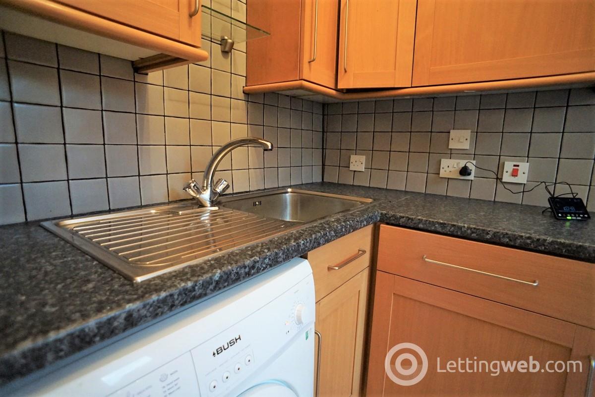 Property to rent in 11 Dorchester Avenue West End