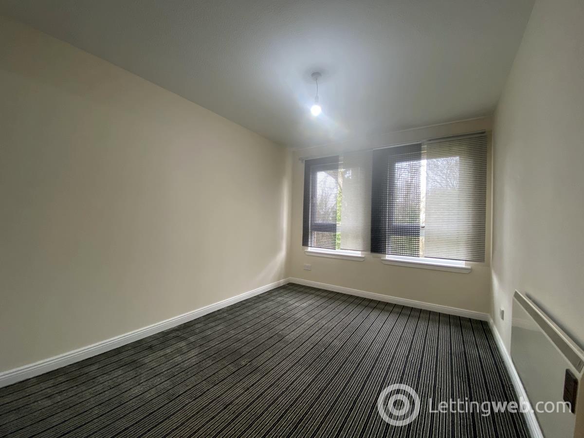Property to rent in 14 Woodlands Court Woodlands Road Thornliebank