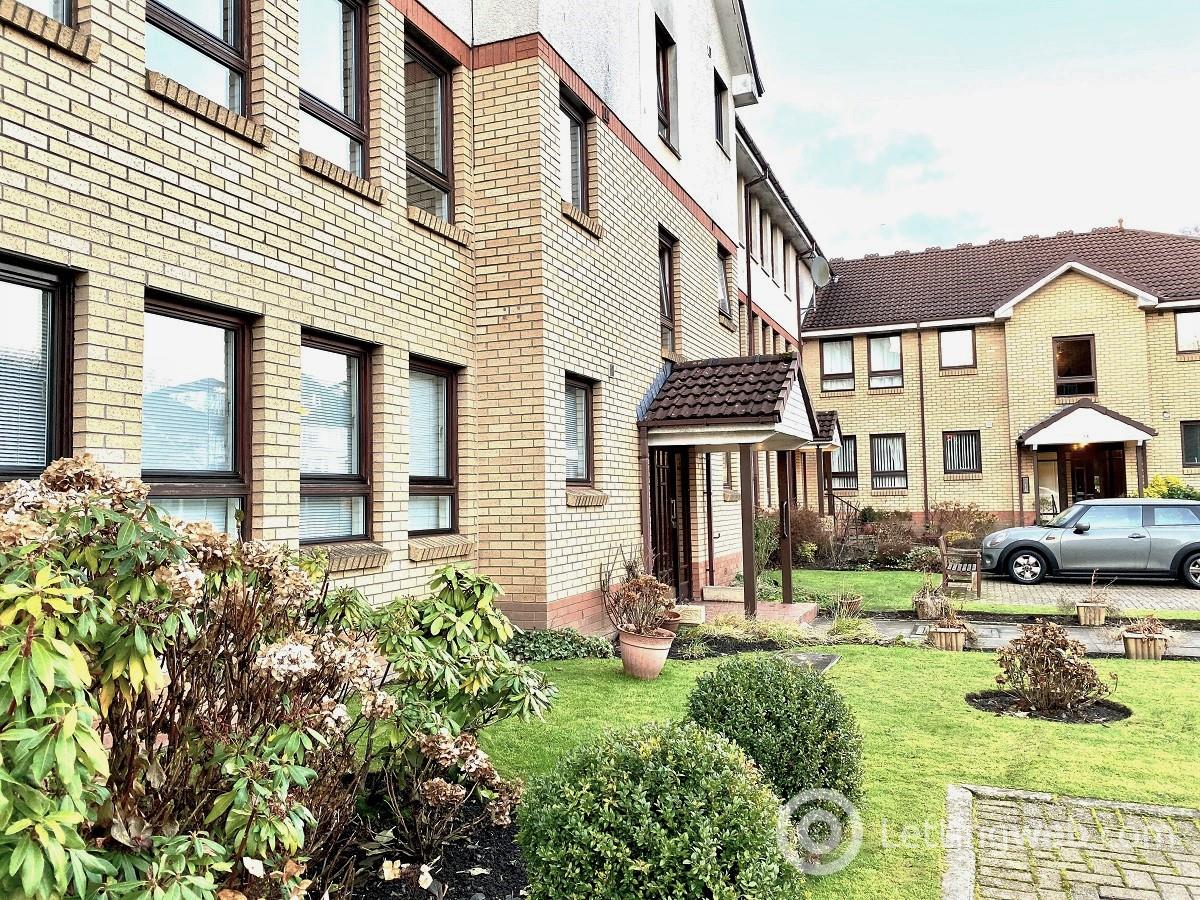 Property to rent in 14 Woodlands Court Woodlands Road Thornliebank