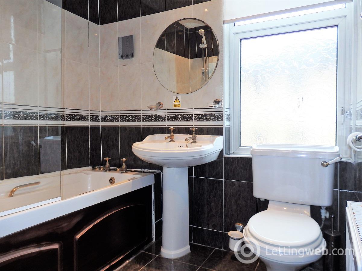 Property to rent in 70 High Street Rutherglen Glasgow
