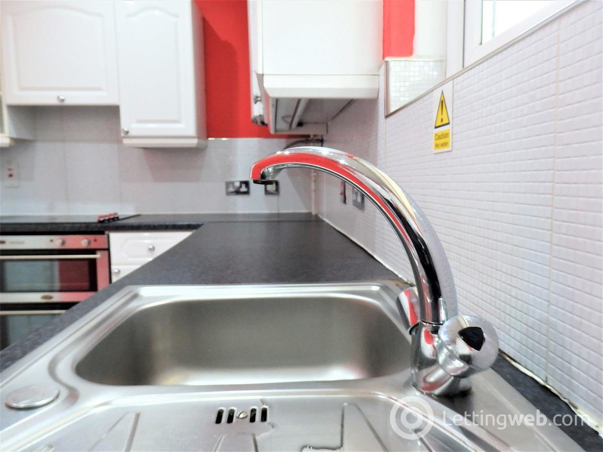 Property to rent in 70 High Street Rutherglen Glasgow