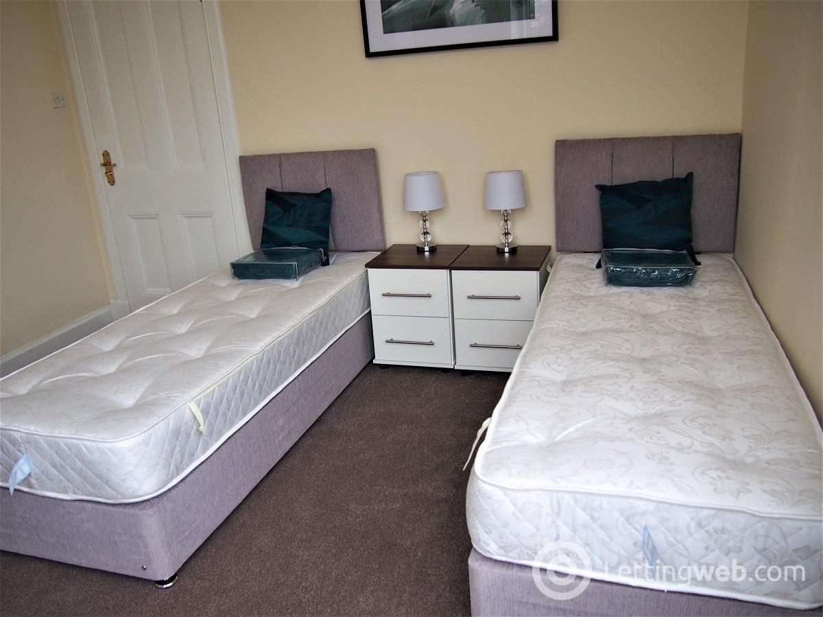 Property to rent in 70 High Street Rutherglen Glasgow