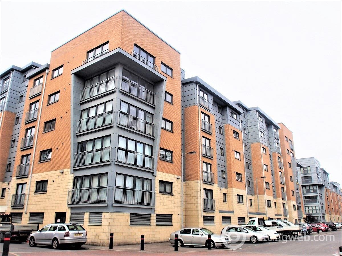 Property to rent in 82 Barrland Street South Side